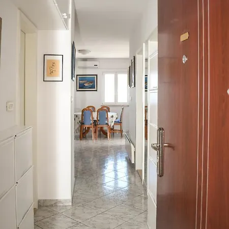 Frida Apartment Supetar